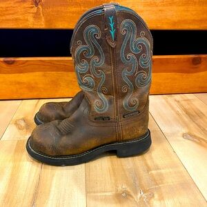 Brown size 7 cowgirl boots good condition